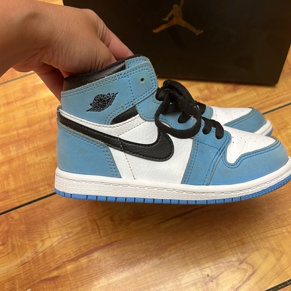 Jordan 1 Retro High OG - Picture 8 of 12